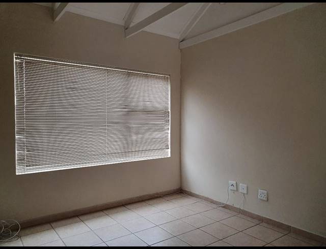 2 BEDROOM PROPERTY TO RENT IN KINGSWOOD